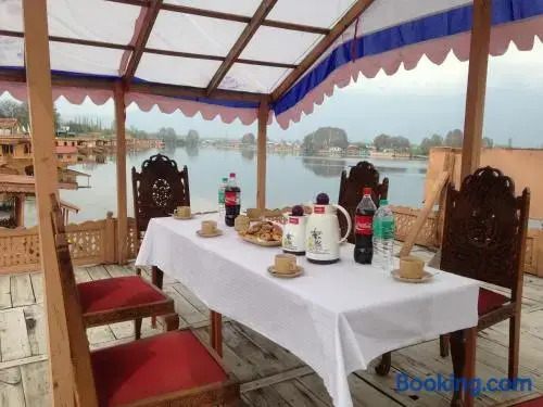New Zenith Group of Houseboats