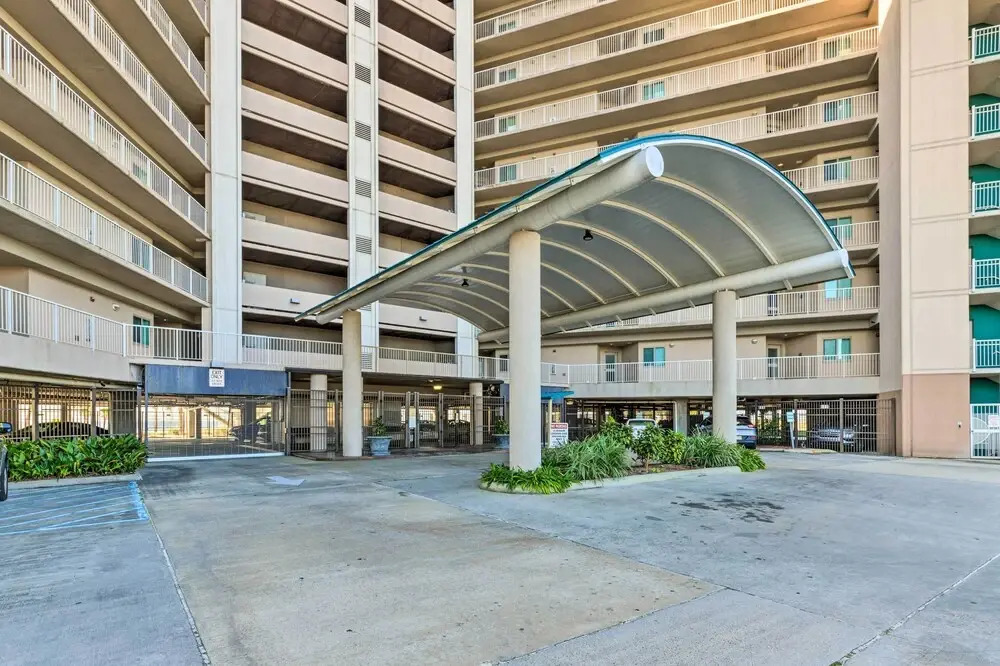 Sunny Beachfront Biloxi Condo w/ Resort Amenities!