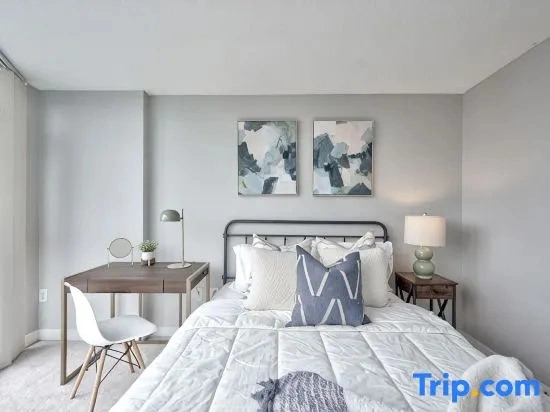 Stylish Downtown 1BR-Free Parking-Walk to CN Tower