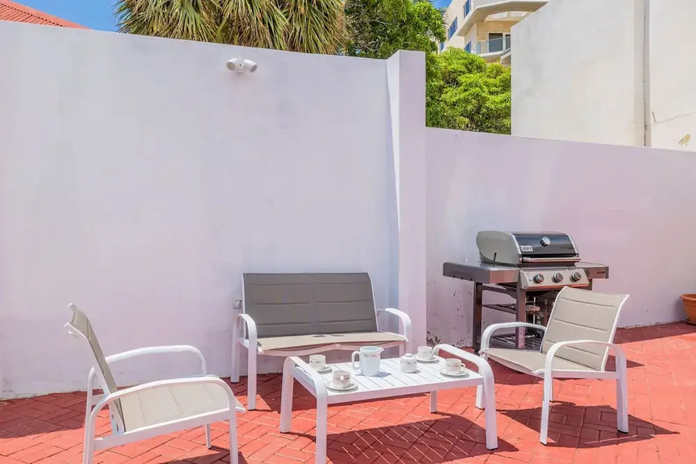 3BR 3BA Pool Downtown Short Walk to Beach