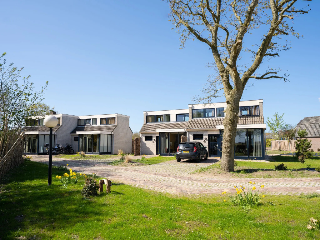 Atmospheric holiday home with WiFi in a holiday park located on Texel