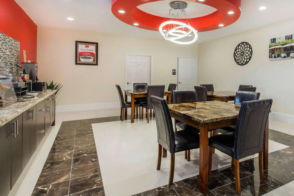 Econo Lodge Inn & Suites Houston Willowbrook