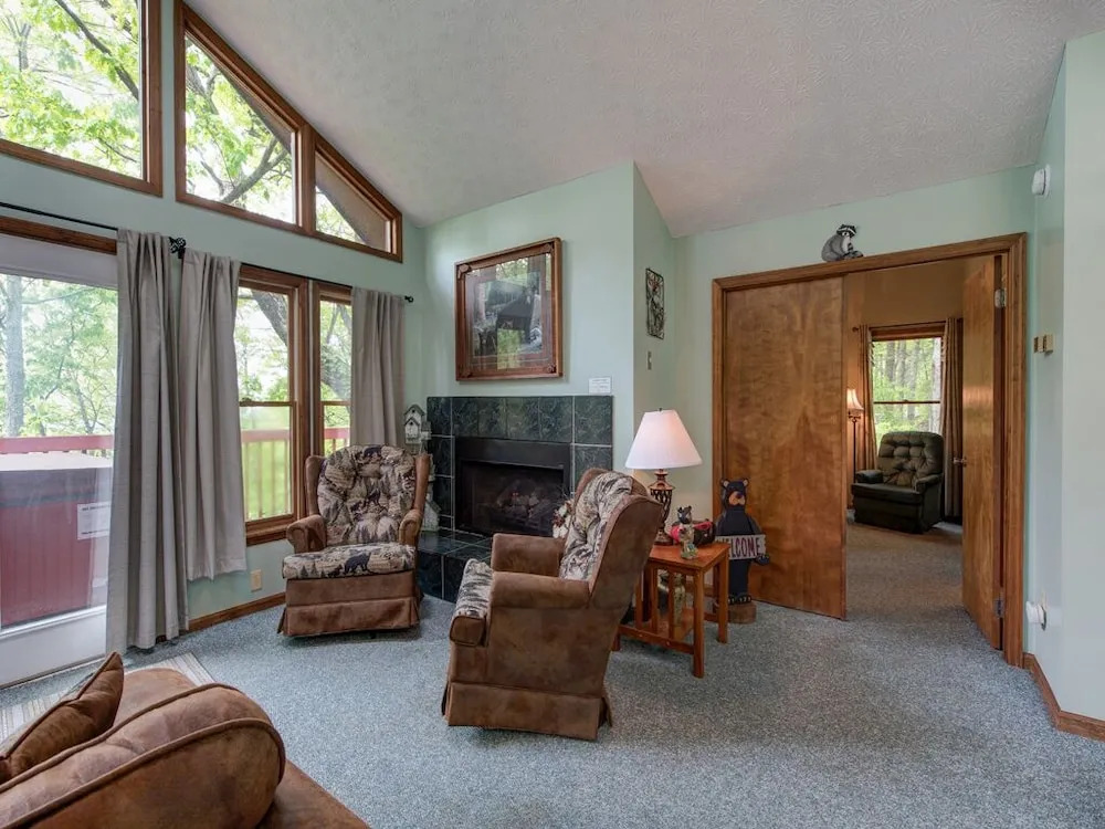 Above and Beyond 2 Bedroom with Hot Tub
