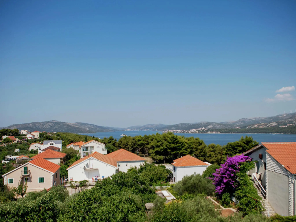 Central Apartment in Okrug Donji near Beach