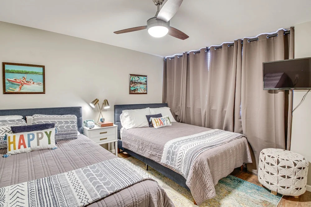 Mid-century Modern Condo on Lake Hamilton!