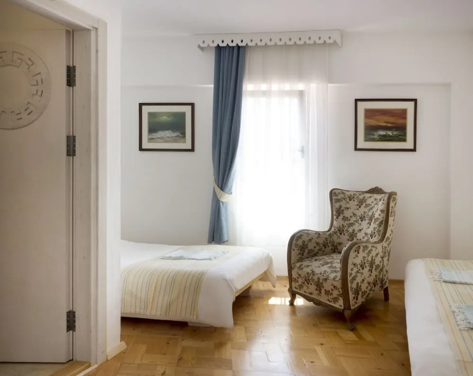 Kalais Hotel