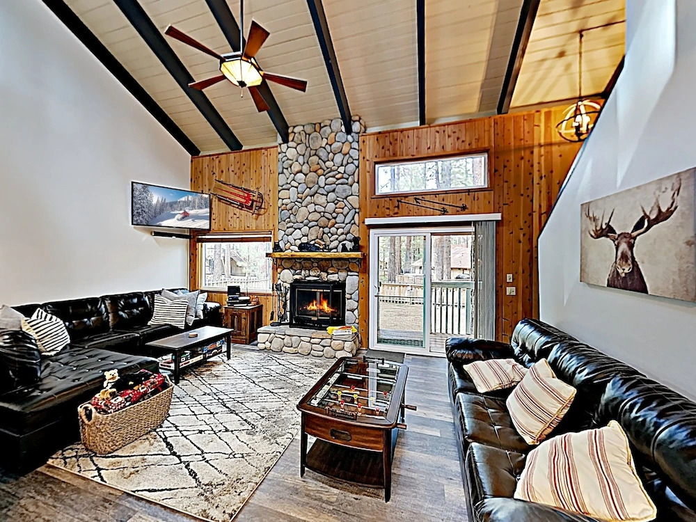 Walk To Slopes! Mountain W/ Private Hot Tub 3 Bedroom Home