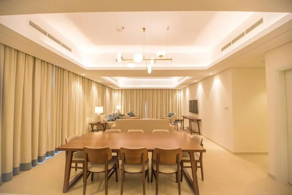Luxurious 5 Bedroom Apartment - Full Ocean view