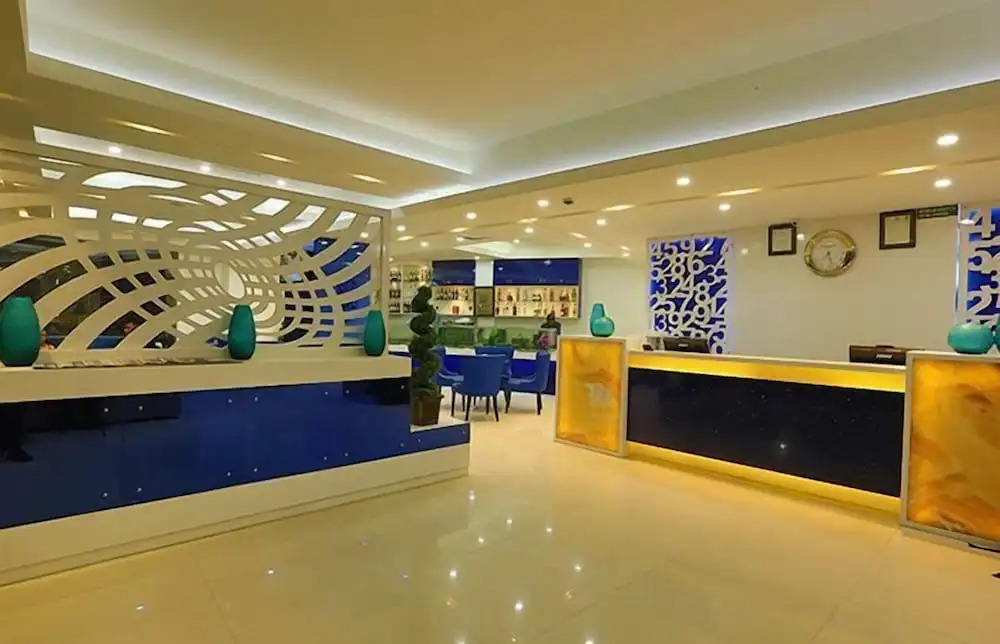 City Hotel & Suites