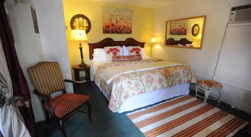 Sunflower Lodge