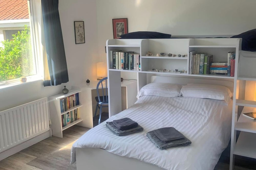 2-bed Cottage Sleeps 5 - Pets Ok - Free Parking