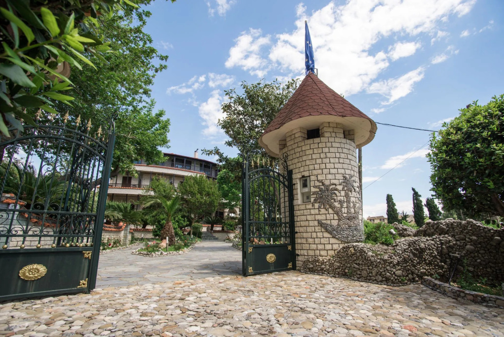 Nepheli Hotel