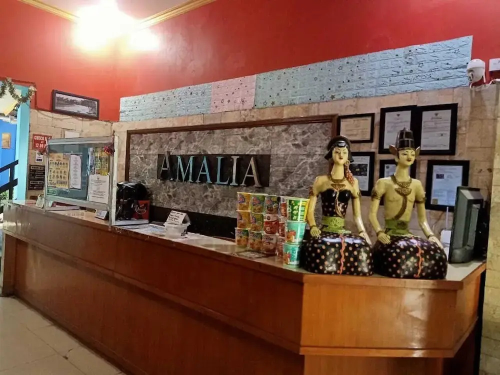 AMALIA Guest House & Cafe