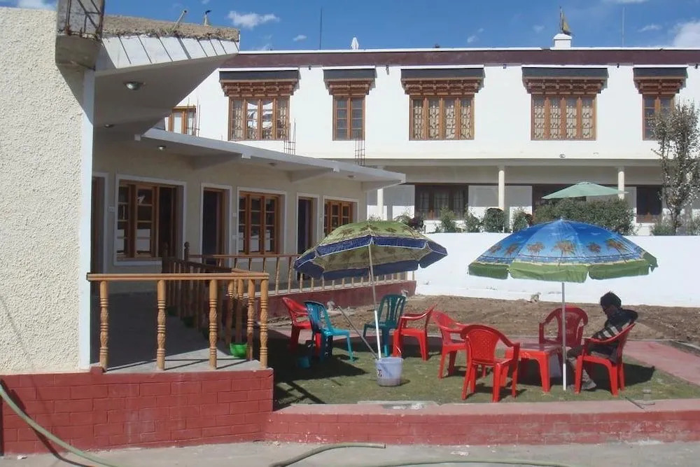 Kanda Lha Guesthouse