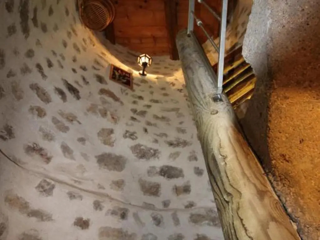 Gîte de caractère du XIIIe siècle avec cheminée et Wi-Fi - FR-1-496-55