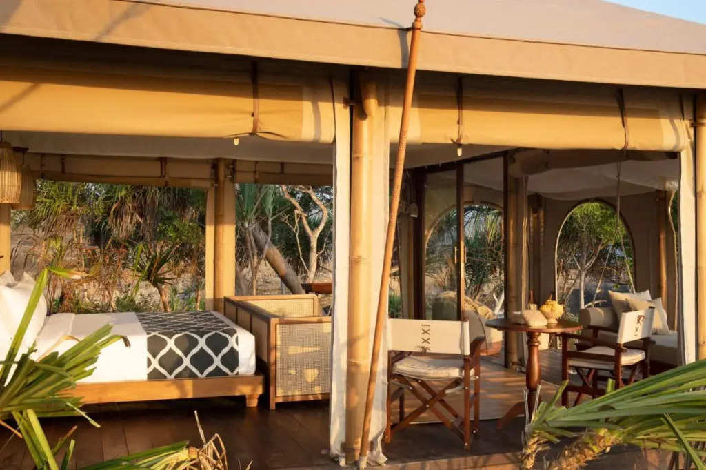 ARNA Suites and Ocean Lounge