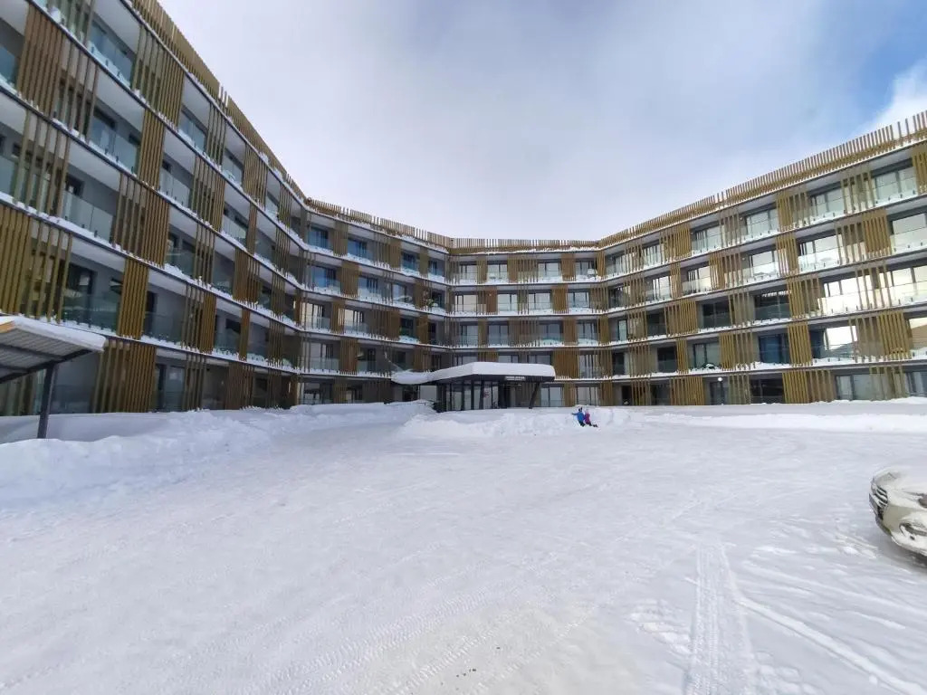 Atrium 413