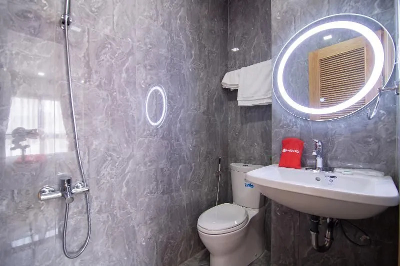 Reddoorz Plus Near Cau Ong Lanh