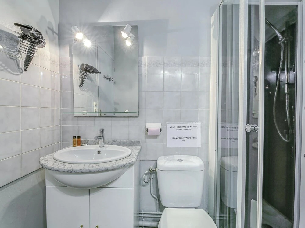 Apartment on the First Floor in the Heart of Bayeux, Free Parking 150 Meters