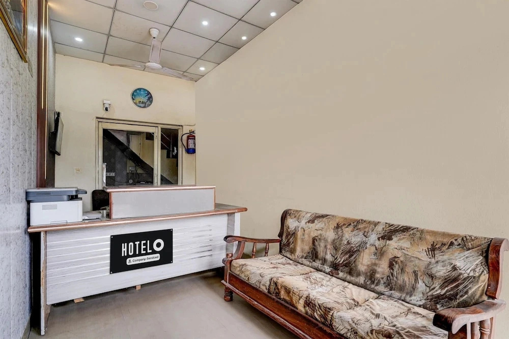 Saver Double Hotel O Sec 58 Hotel Alpha