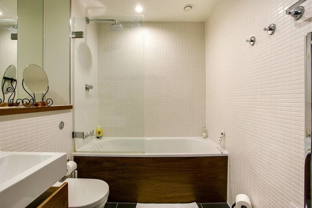 Beautiful Bright 2BR Home W/balcony - 5 Guests!
