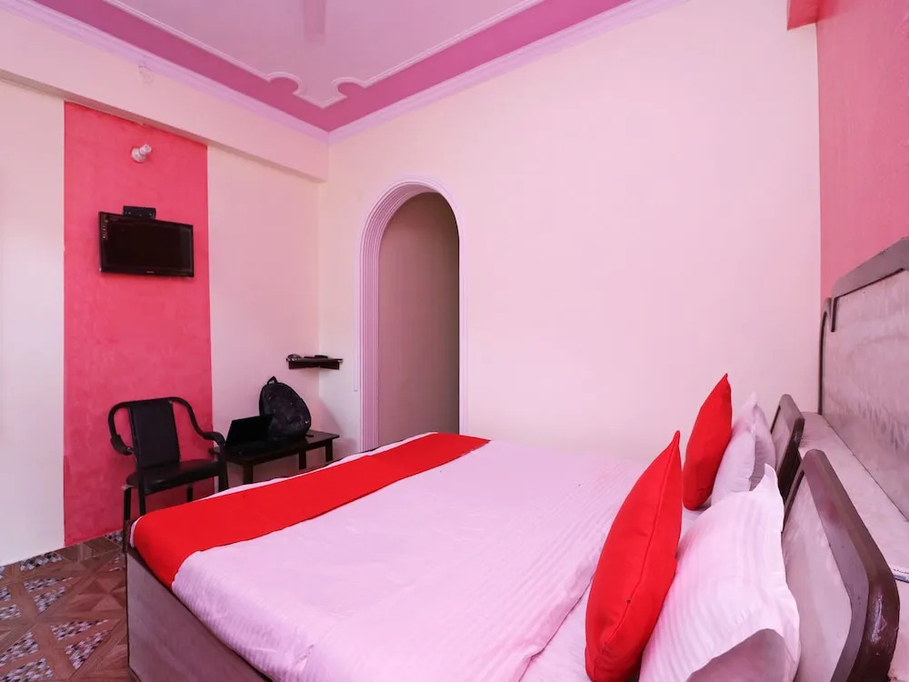 OYO 14003 Home Valley View 1BHK Kempty Fall