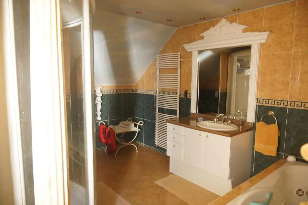 72m² avec terrasse dans demeure angevine de 2 étages