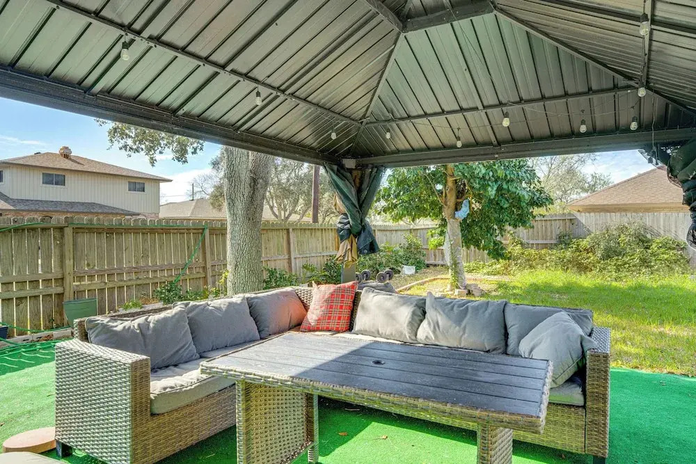 9 Mi to Dtwn: Spacious Retreat in Corpus Christi!