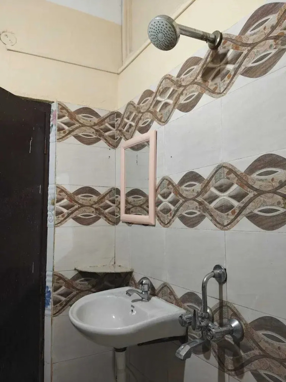 Shimrays Minimalist Hostel