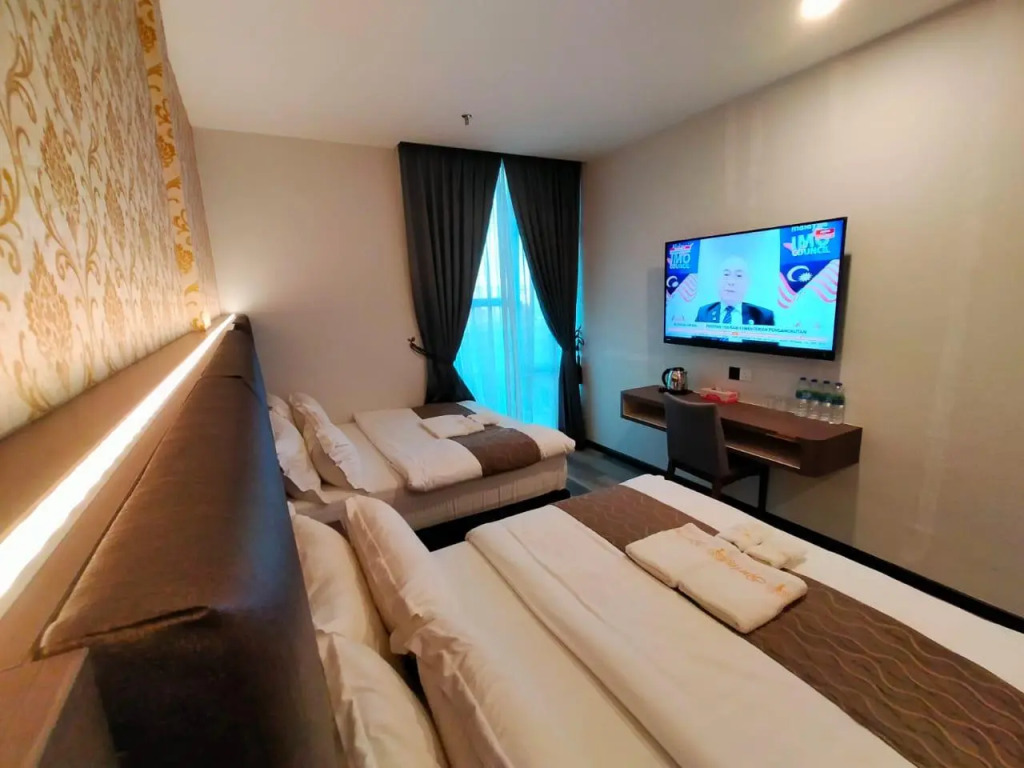 Spring Season Hotel