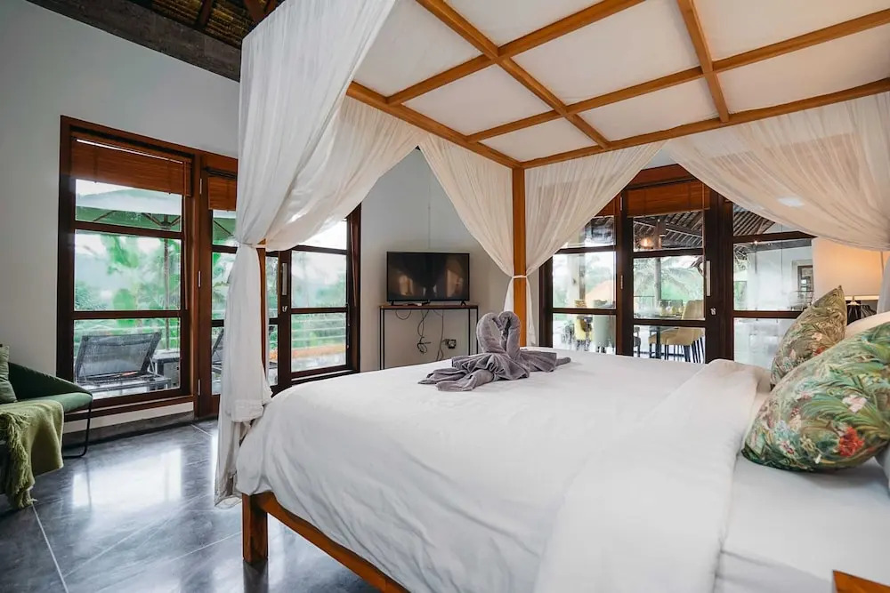 Villa Themma Jungle - Sumptuous 3BR Luxury Villa with Majestic Jungle View North of Ubud