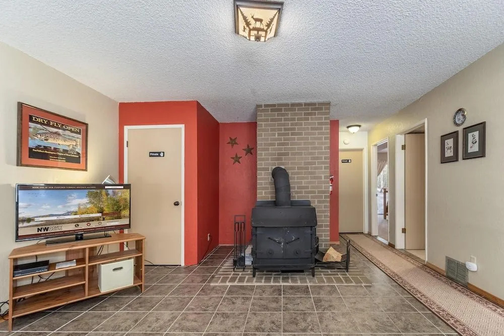 Maple Leaf Lodge