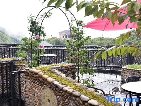 Yunhe Terrace Sit and Watch Yunqi Homestay