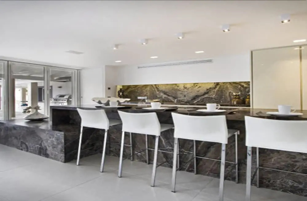 Total Opulence on the Beach, Huge Heated Pool, Sunken Bar, Sound System Throughout, VIP Service