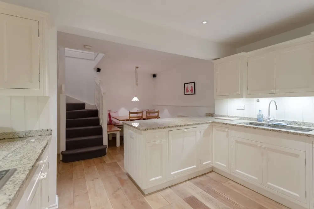 Home With Roof Terrace Hampstead Village