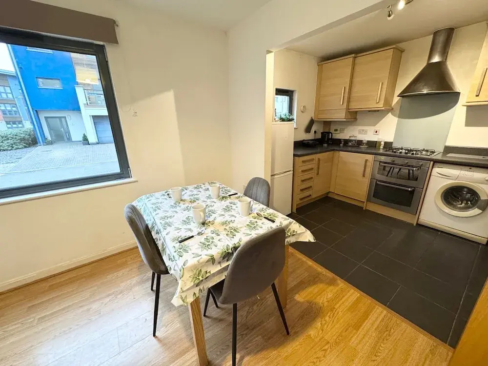 Sea Breeze Retreat in Swansea