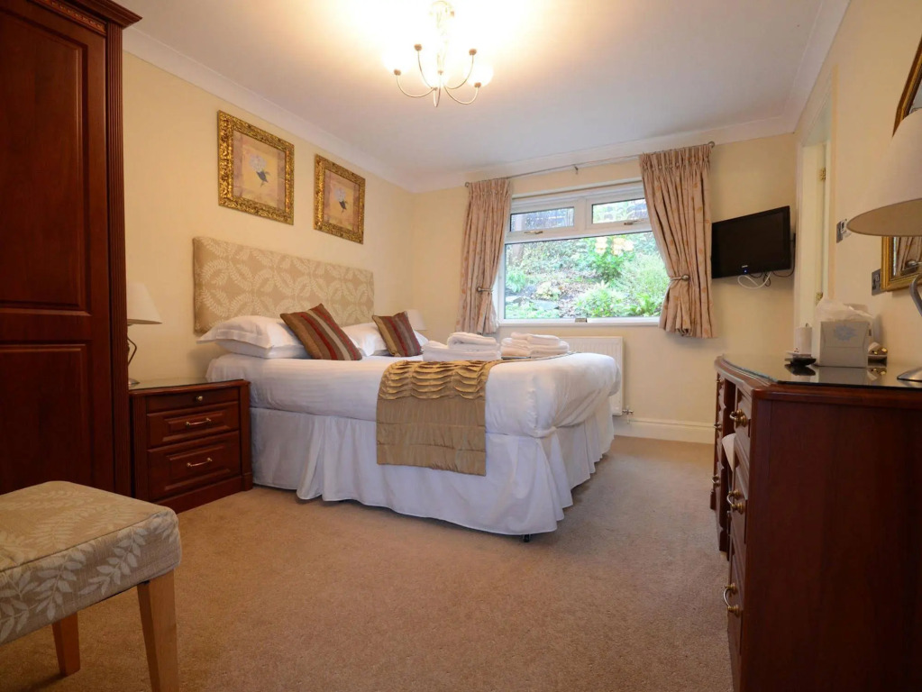 Southview Guest House & Indoor Pool