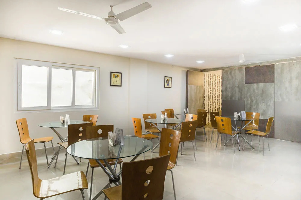 OYO 12120 Hotel Srico