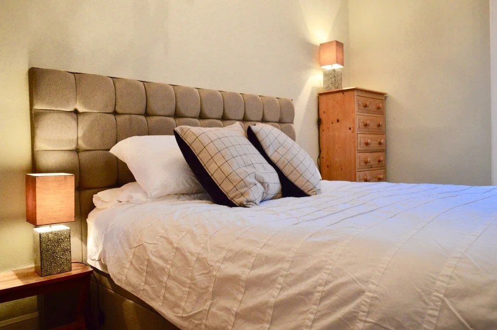 Homely 2 Bedroom Apartment in Stockbridge