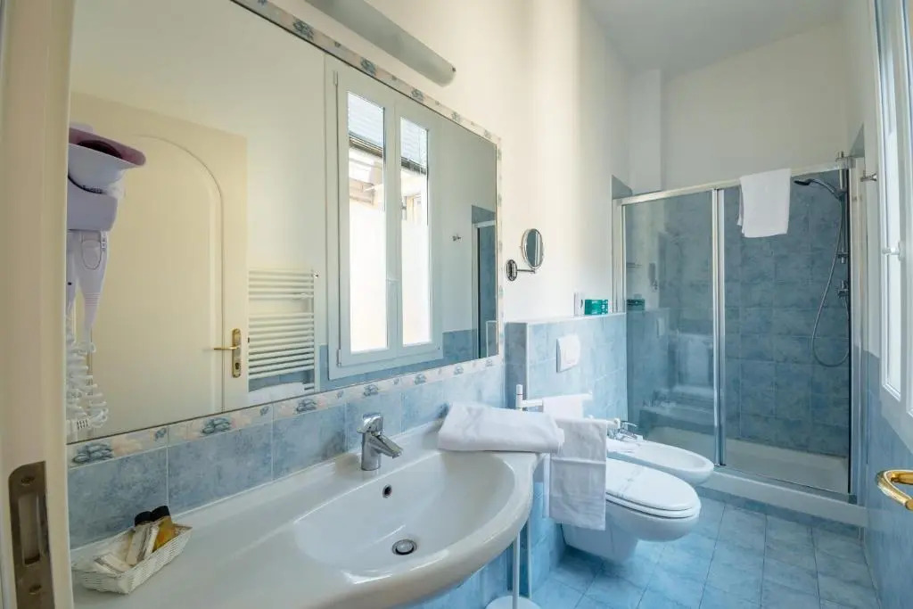 Residenza Due Torri check in presso HOTEL CENTRALE Vicolo Cattani 7