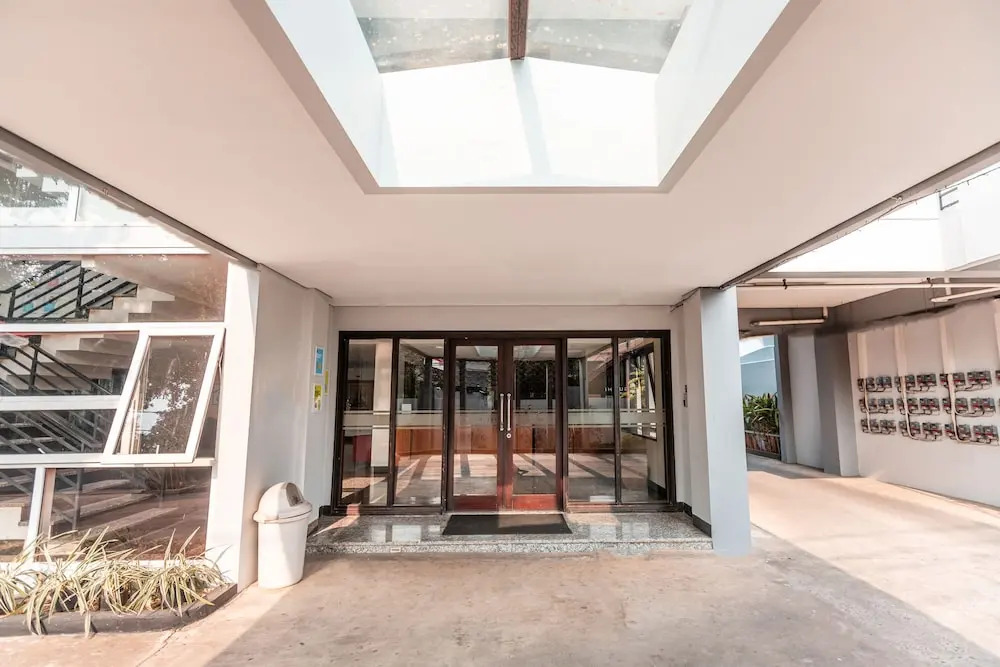 OYO Life 1437 W Residence