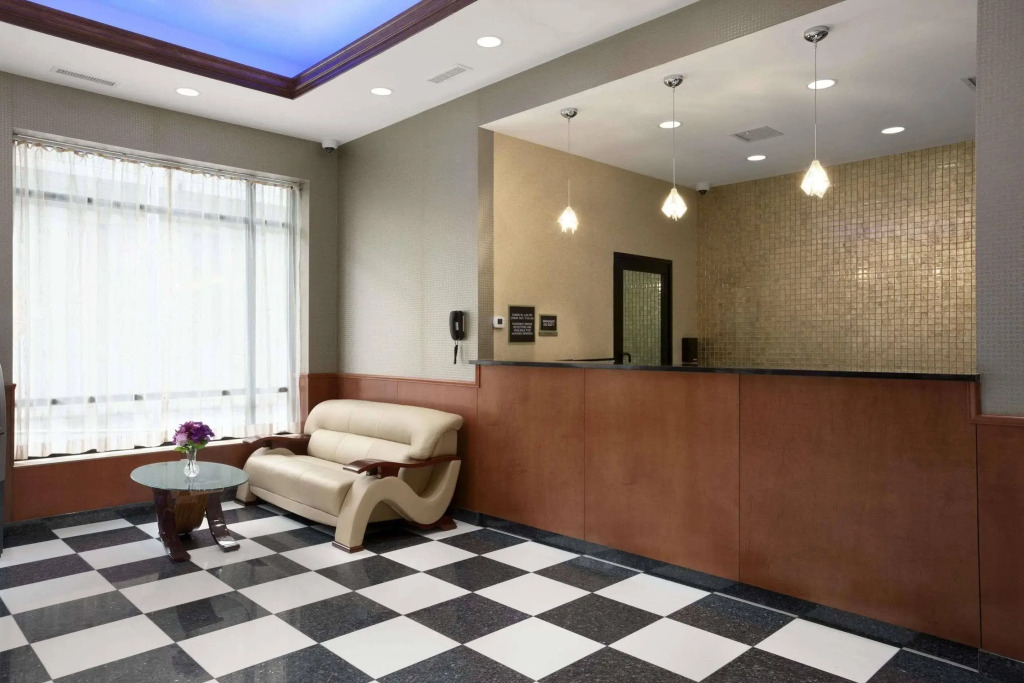 Howard Johnson Jamaica NY Near AirTrain JFK
