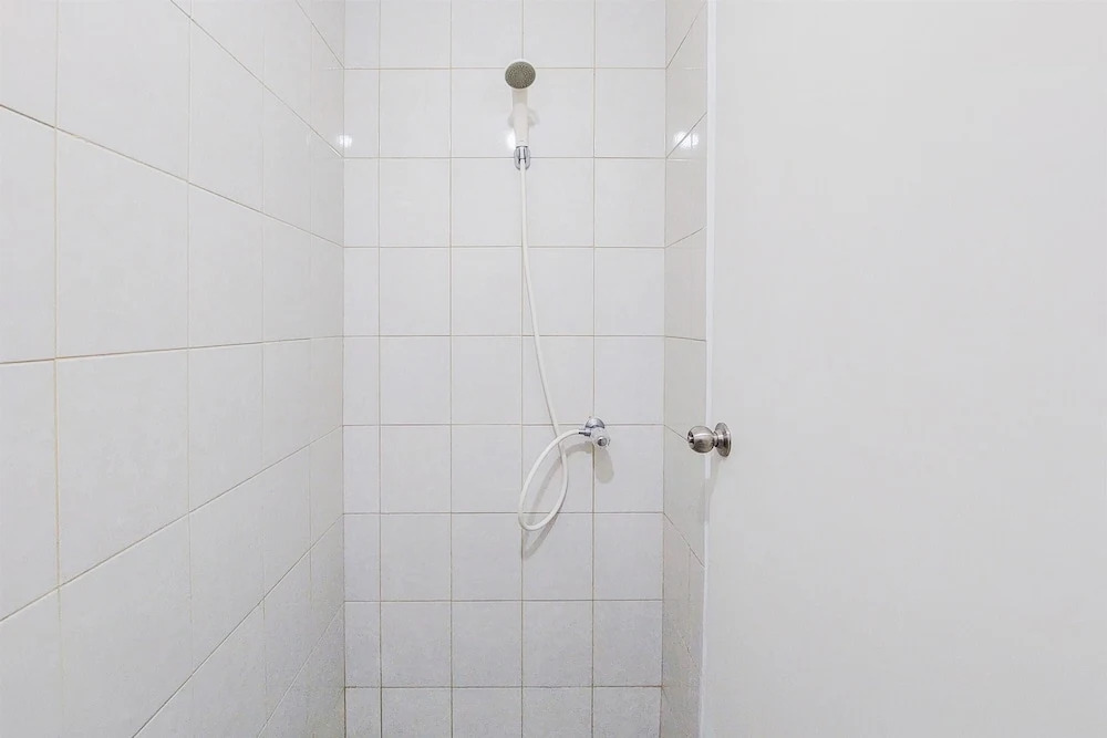 Minimalist Studio At Poris 88 Apartment