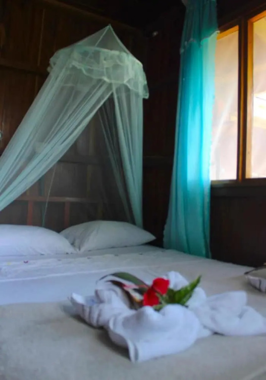 Double Room With Bathroom and Partial View to the Beach