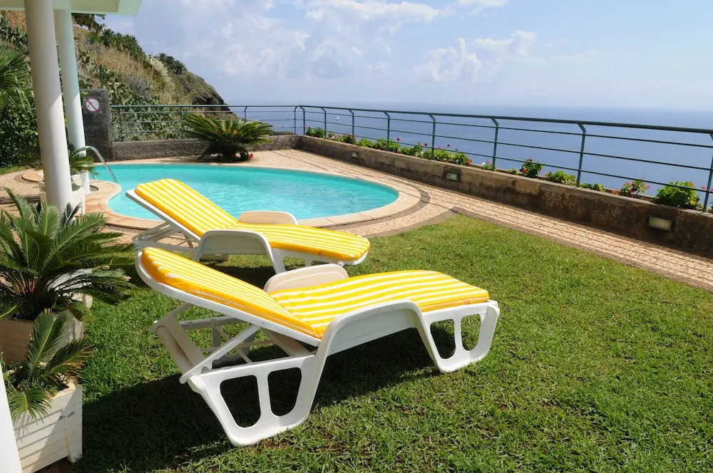 An uninterrupted 180 overlooking the Atlantic Ocean