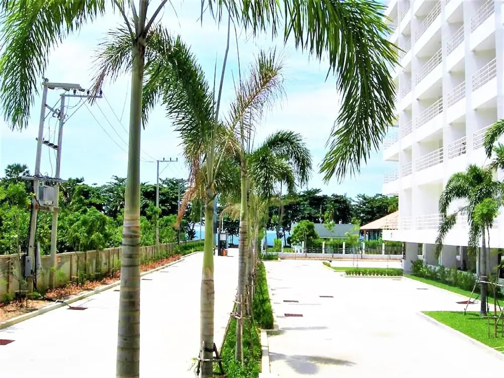 30th Floor Beach Condo With Stunning sea Views
