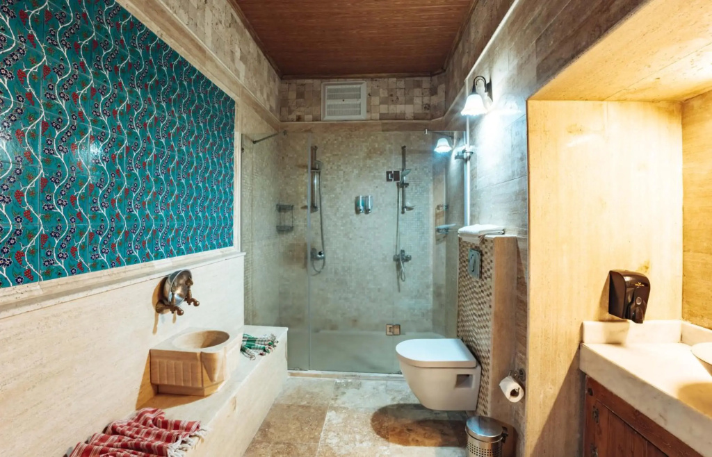 Holiday Cave Hotel