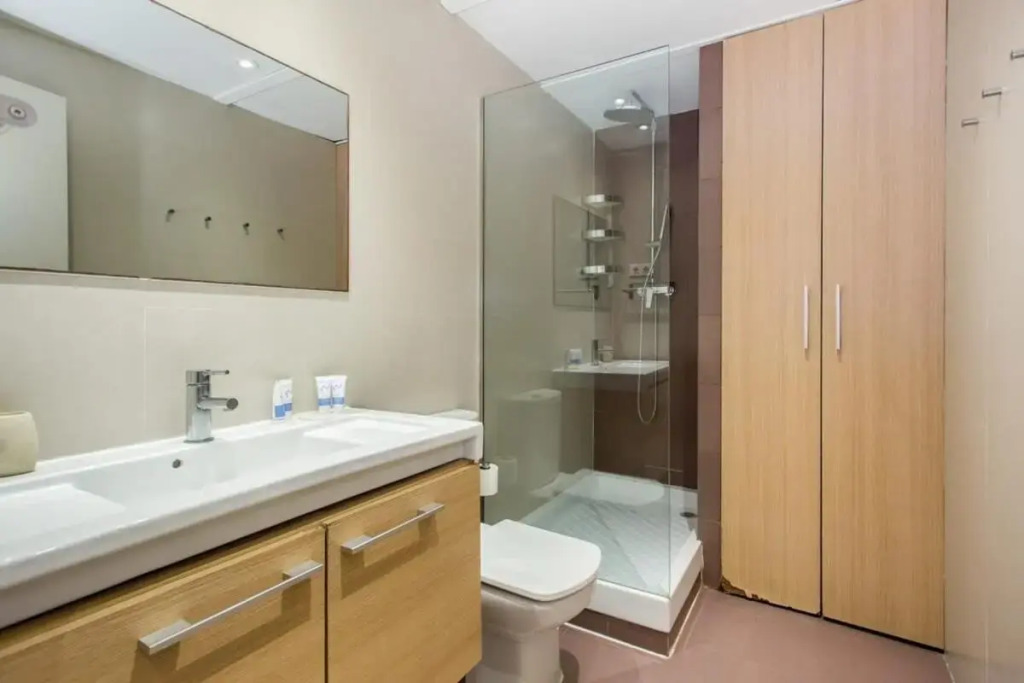 Bright and modern 4bedroom with terrace in Las Ramblas P1