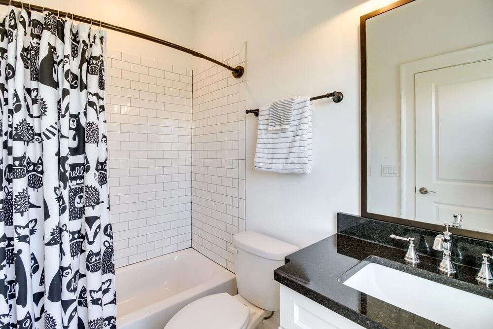 Charming Savannah Townhome - 1 Block to Riverwalk!