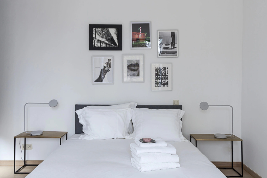 Unit 1 - Stylish Smart Home with Private Parking